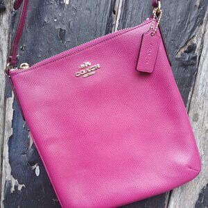 Coach Crossbody Purse Pink handbag Adjustable straps with Coach tag Coach pi